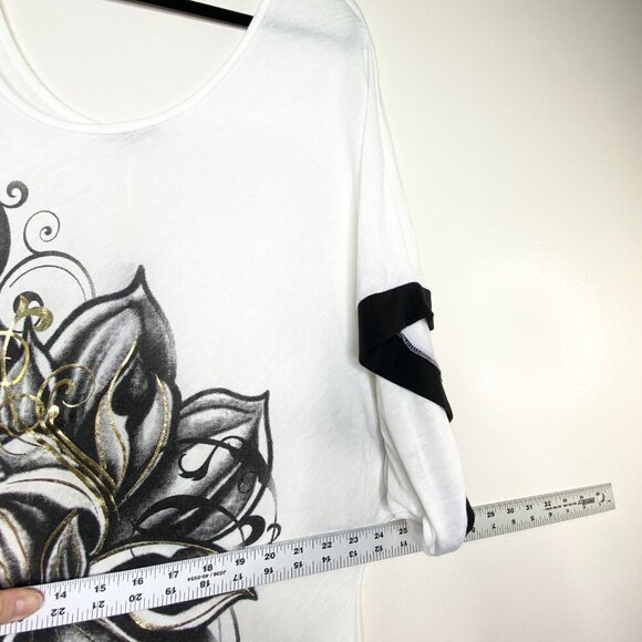 NWT Ruby Moon White Black Gold Graphic Floral Tee Shirt Junior Plus 2XL - Picture 9 of 10